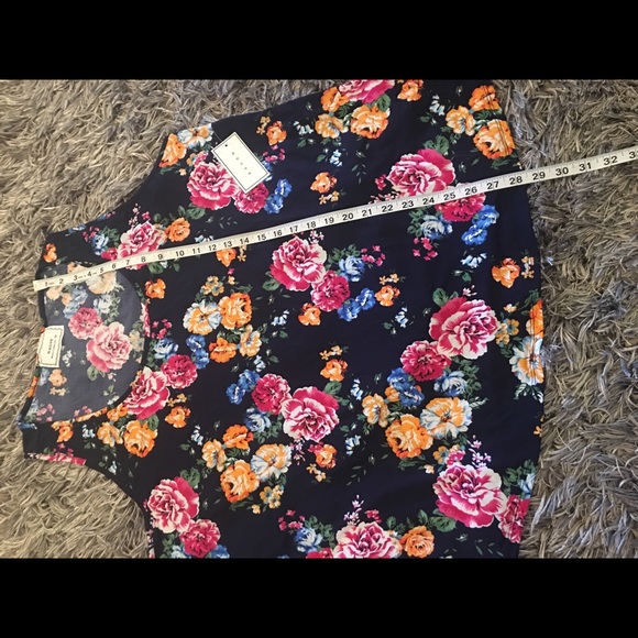 MAUVE Navy Blue/Floral Silky Flowing Tank Top🌸🌹 - Picture 5 of 6